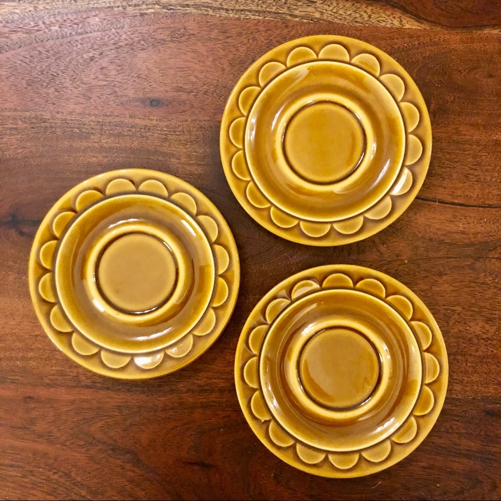 Vintage retro MCM butterscotch daisy plates